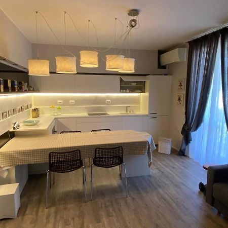 Desenzano Luxury Apartment デセンツァーノ・デル・ガルダ エクステリア 写真