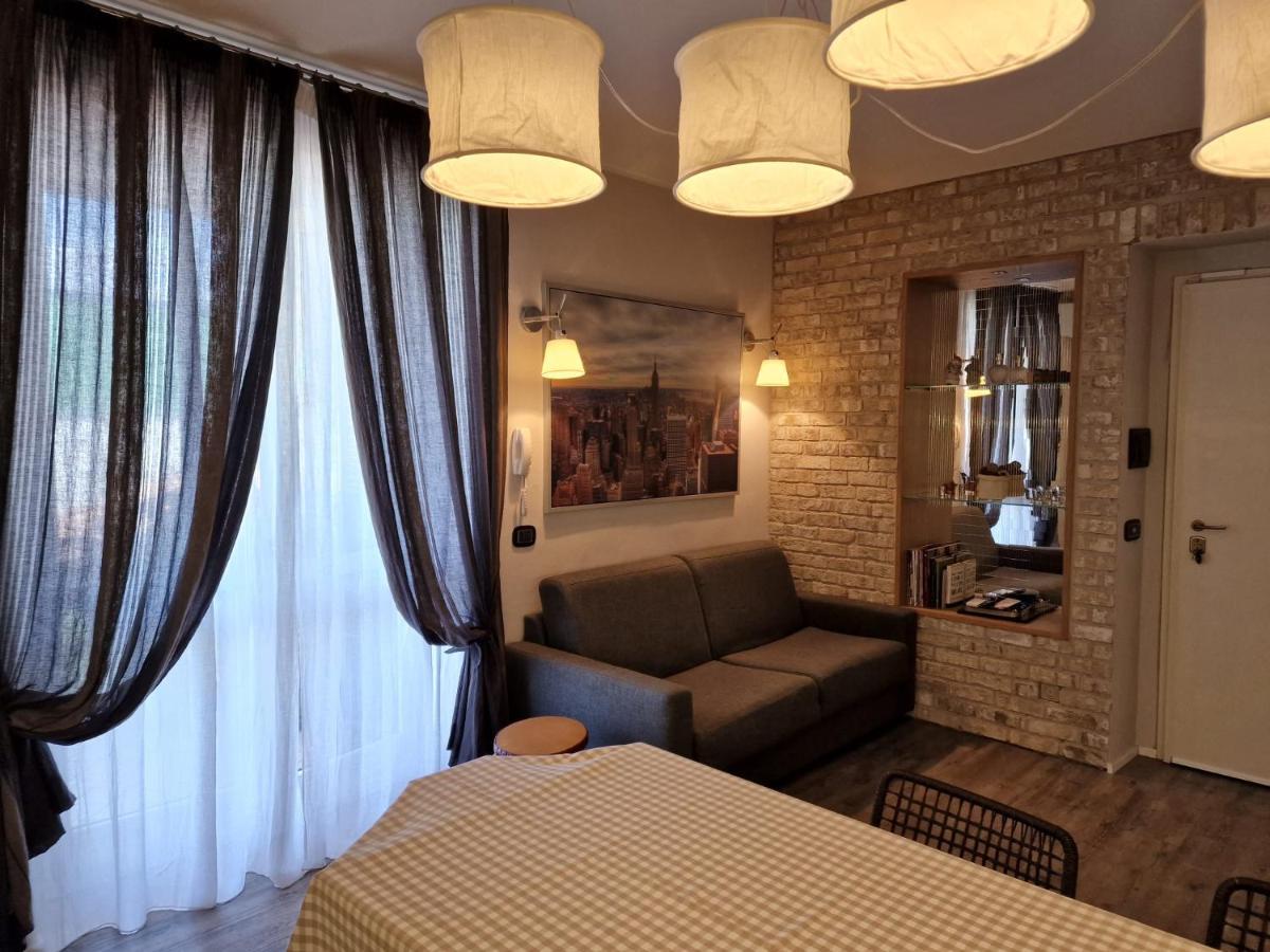 Desenzano Luxury Apartment デセンツァーノ・デル・ガルダ エクステリア 写真