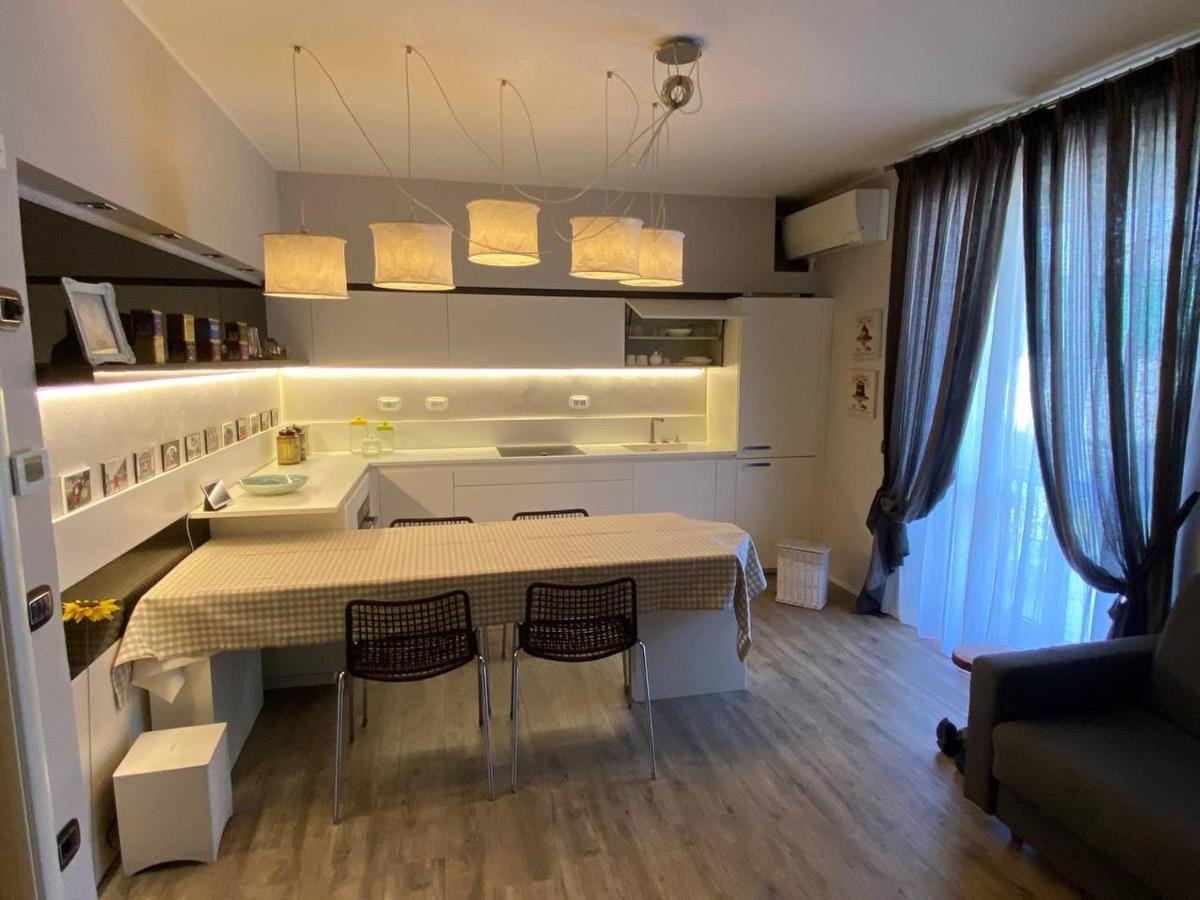 Desenzano Luxury Apartment デセンツァーノ・デル・ガルダ エクステリア 写真