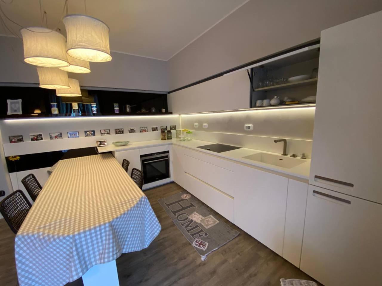 Desenzano Luxury Apartment デセンツァーノ・デル・ガルダ エクステリア 写真