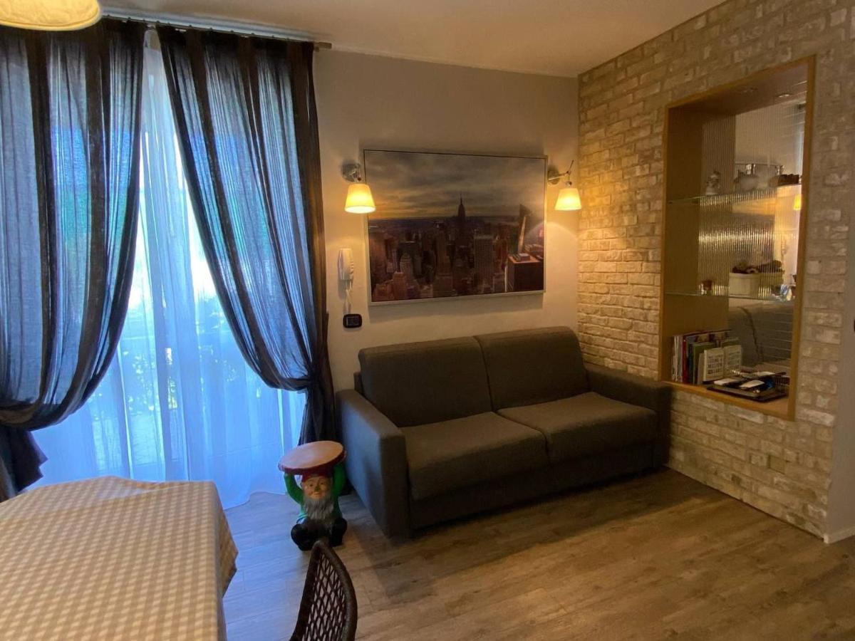Desenzano Luxury Apartment デセンツァーノ・デル・ガルダ エクステリア 写真